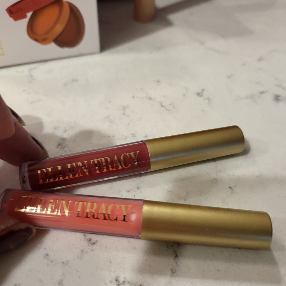 Ellen Tracy makeup 4 piece bundle - Picture 6 of 7